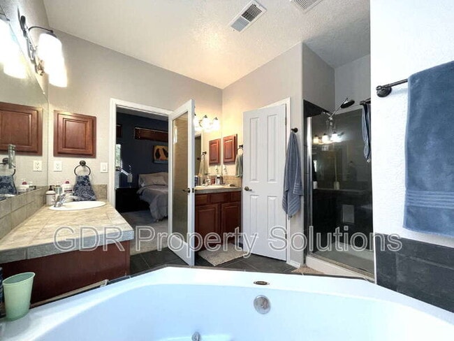 Building Photo - 13208 Pine Forest Pl NE