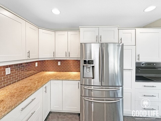 Building Photo - Beautiful 3-Bed Home w/ Vaulted Ceilings, Stainless Appliances, Private Backyard & 2-Car Garage