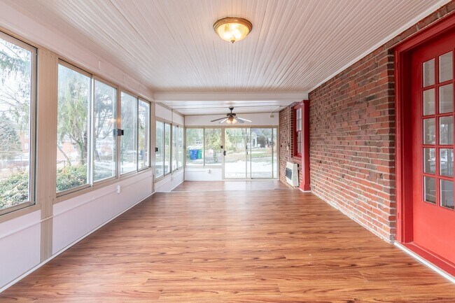 Building Photo - 611 Montgomery St