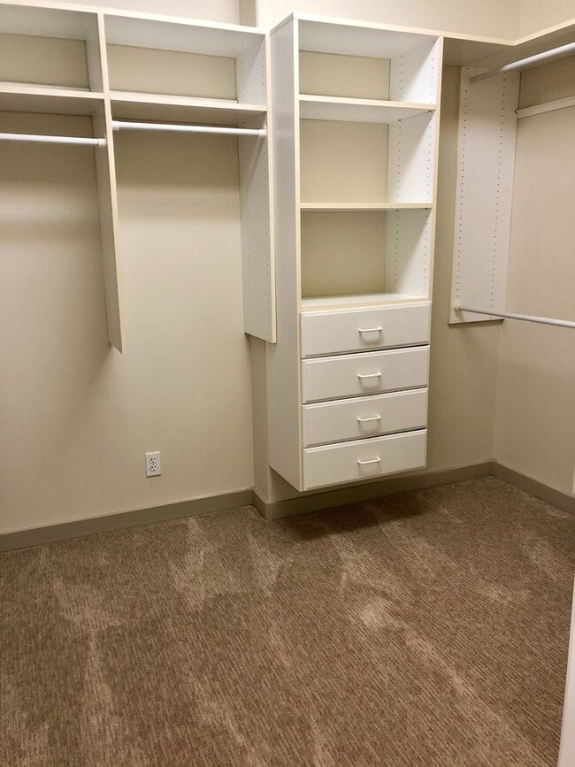 Building Photo - 3/2.5/2 Home - Located in the Beautiful Gated Community at Kahalakua- Endless Views!