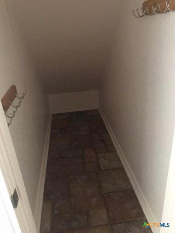 Building Photo - 419 Tomahawk Dr