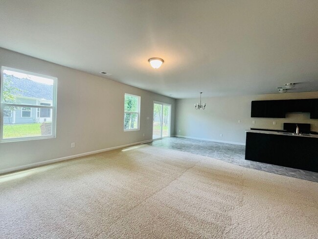 Building Photo - Gorgeous 4bed/3bath home w/ Fenced Yard in...