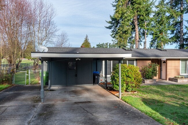 Building Photo - 850 SW 6th Ave