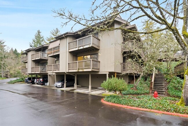 Building Photo - Spacious 1-bdrm/1-bath condo in quiet neighborhood. Balcony, 2 parking spaces, fireplace, hot tub...
