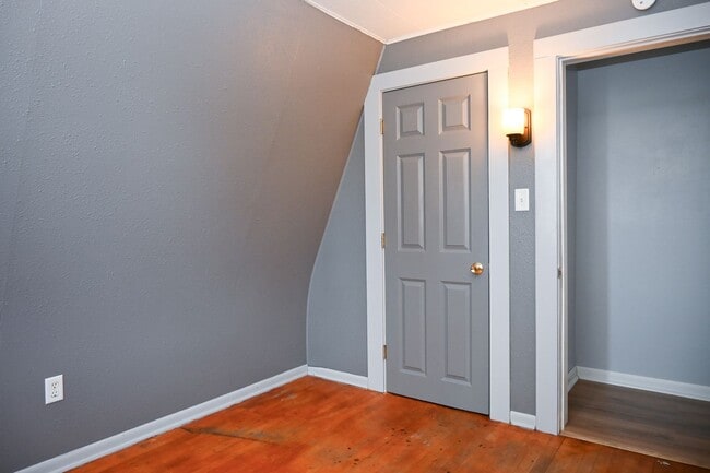 Building Photo - Gorgeous 3 Bed 1 Bath Home! Updated Applia...