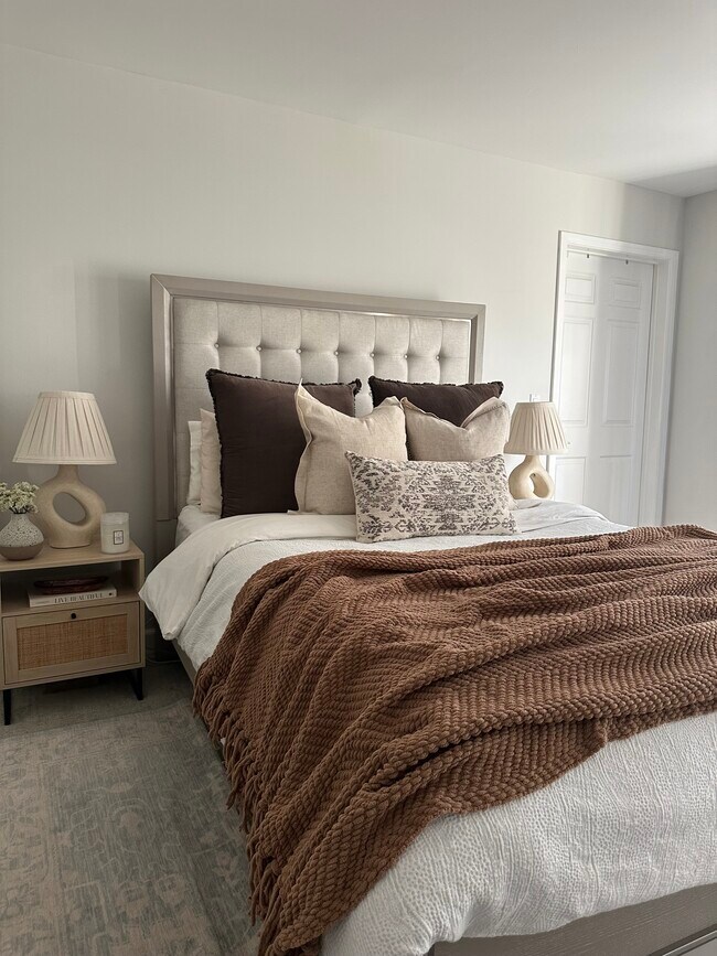 Building Photo - 1817 Selby Ave