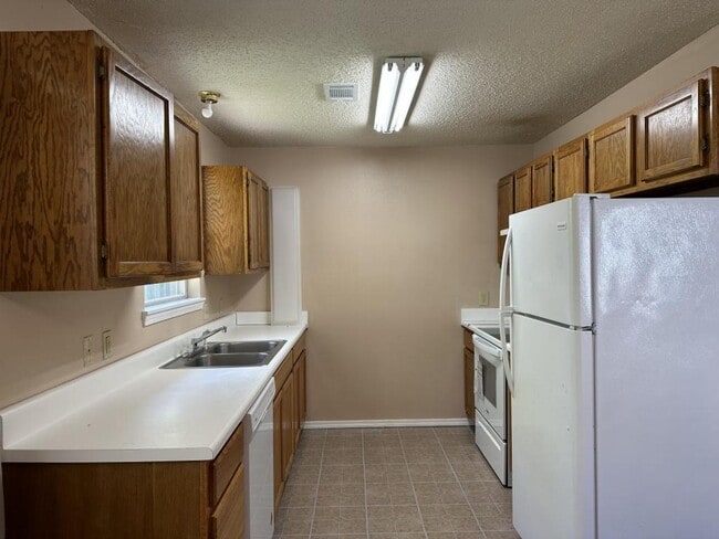 Building Photo - 104 Benttree Ct