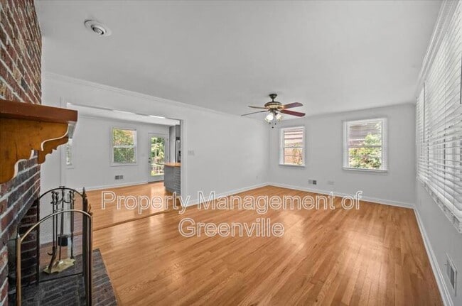 Building Photo - 304 Robin Hood Rd