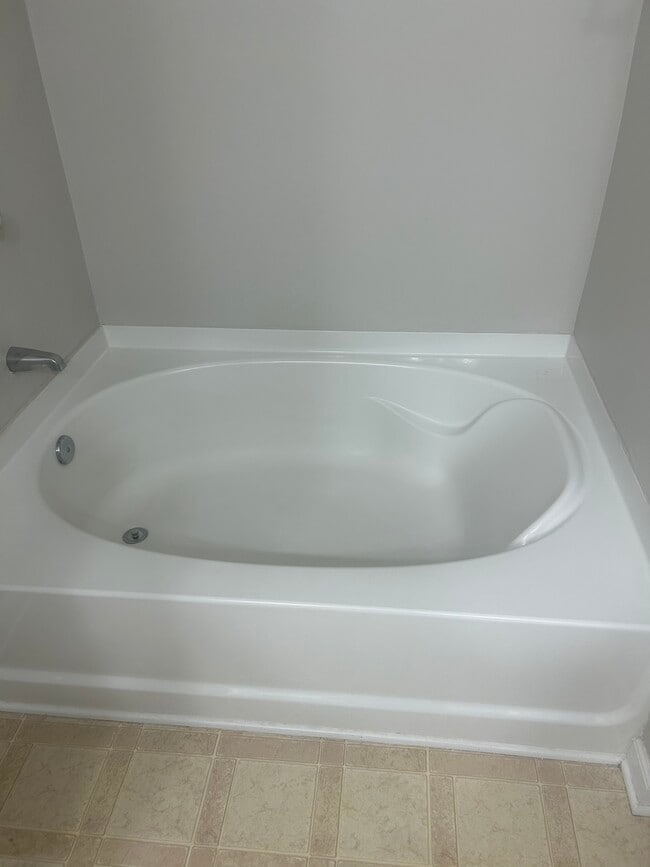 Building Photo - 282 Azalea Cir