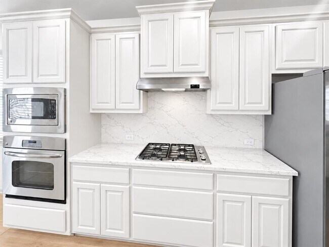 Building Photo - 14312 Senia Bend