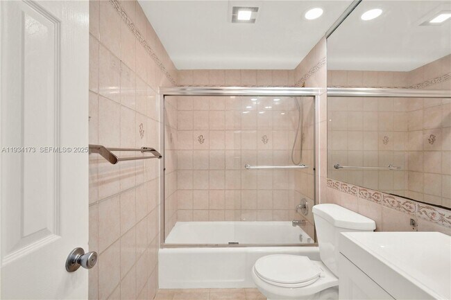 Building Photo - 400 Kings Point Dr