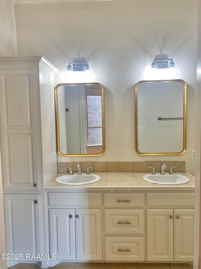 Building Photo - 108 Laguna Ln