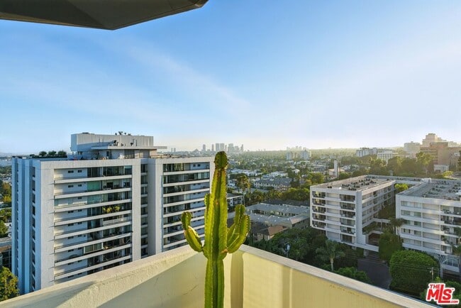Building Photo - 1155 N La Cienega Blvd