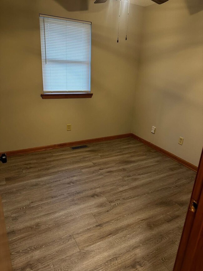 Building Photo - 1513 Mc Clellan Dr