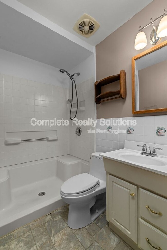 Building Photo - 1115 Hadwin Dr