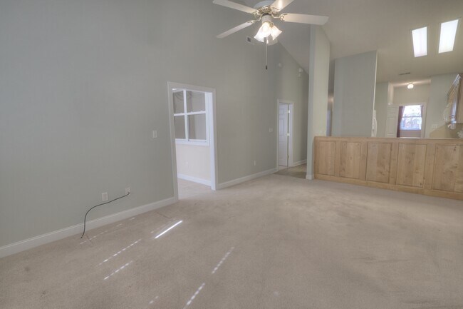 Building Photo - 6260 Alyssum Pl