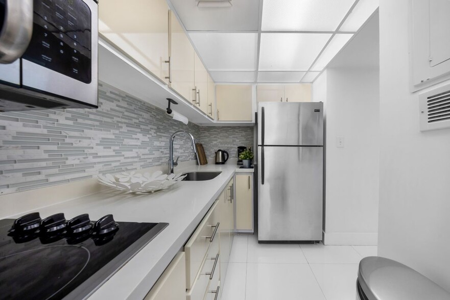 Building Photo - 1000 West Ave