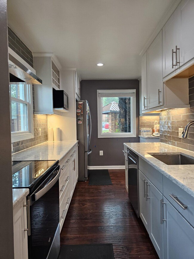 Building Photo - 4226 Embassy Dr