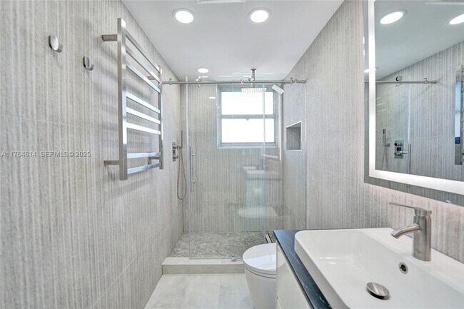 Building Photo - 4001 S Ocean Dr