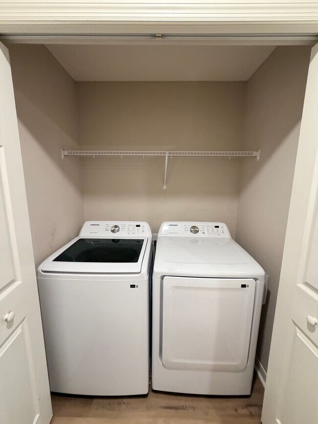 Building Photo - Modern 3BR Townhome in Plant City – Move-In Ready