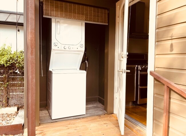 Building Photo - 1306 Oxford Ave