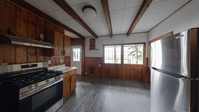 Building Photo - 2 Bed 2 Bath - View - Large Deck - Pet Fri...