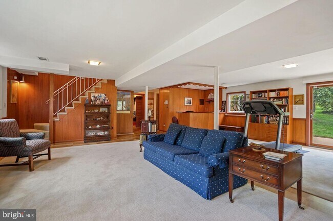 Building Photo - 6425 Noble Dr