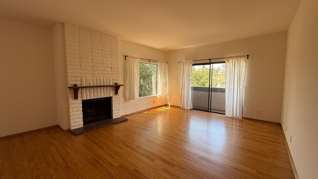 Building Photo - Spacious Townhouse For Rent at Montezuma T...