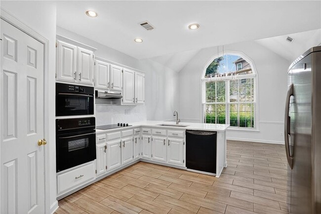Building Photo - 10825 Pinewalk Forest Cir