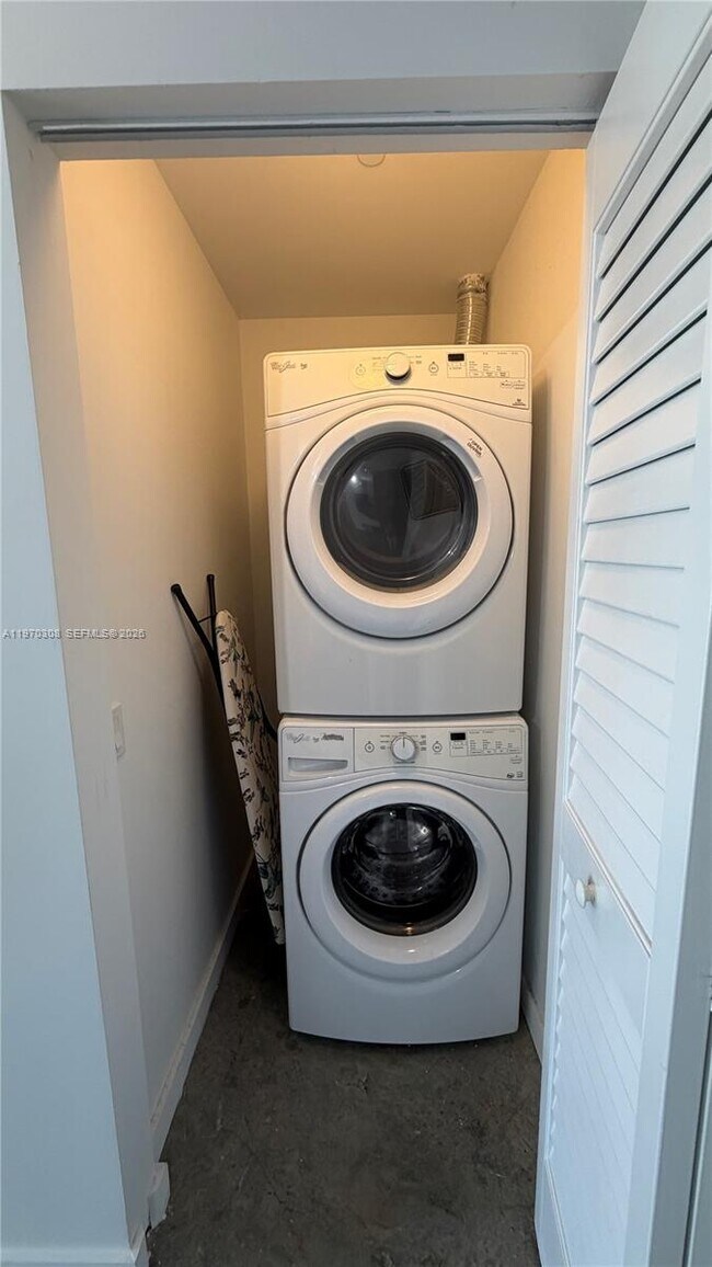 Building Photo - 151 SE 1st St