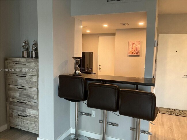 Building Photo - 800 West Ave