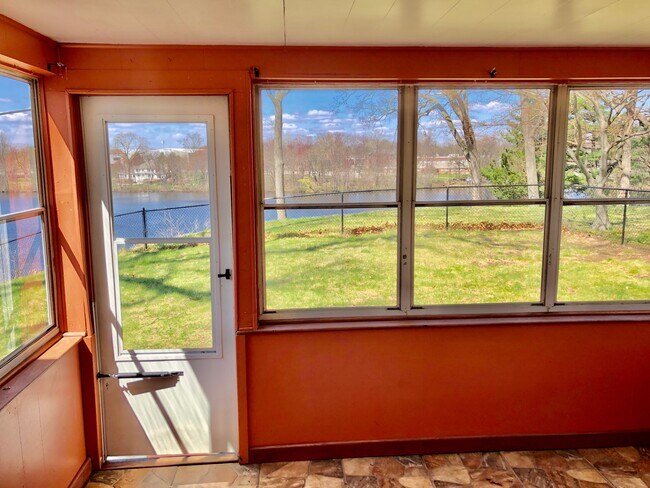 Building Photo - 252 Arcadia Blvd