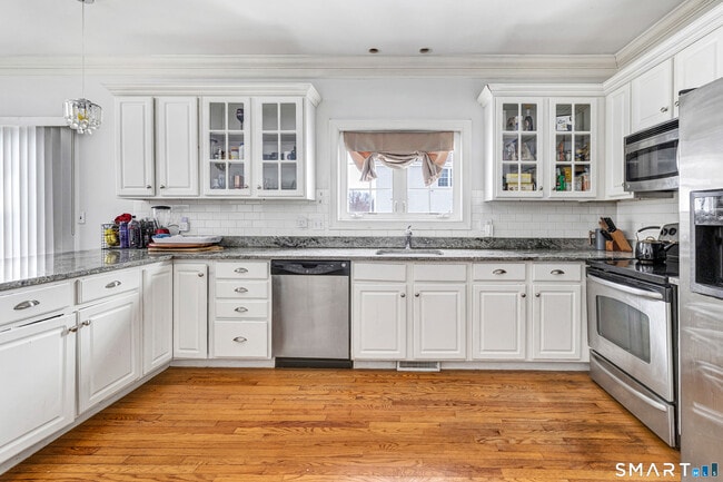 Building Photo - 240 Highland Ave