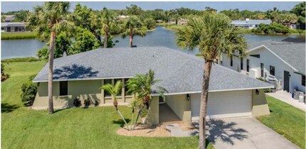 Building Photo - Lovely Lakefront Pinebrook South Home for Annual Rental