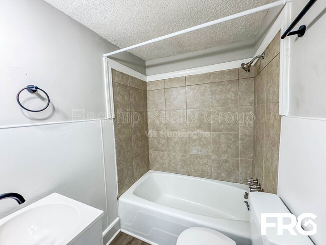 Building Photo - 600 Howell St