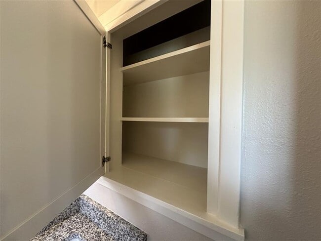 Building Photo - 2533 Chelsea Dr