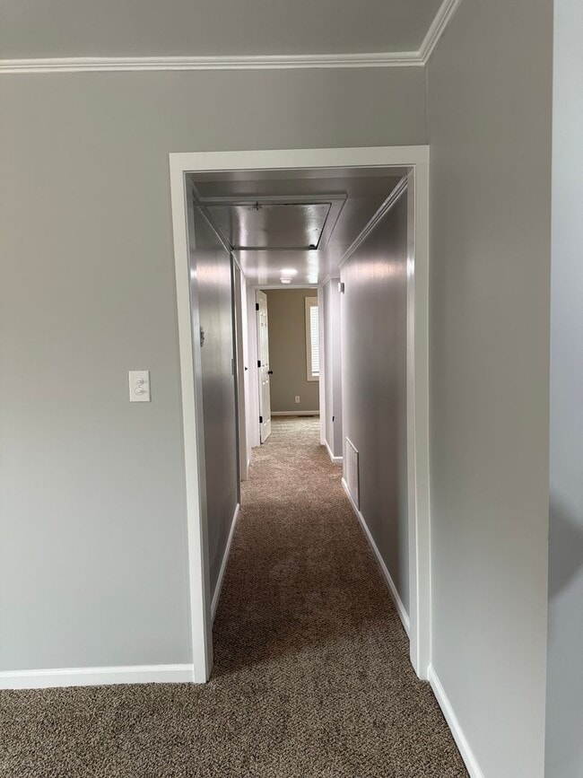 Building Photo - Newly Renovated 3 Bedroom 2 Bath w/ Flex Room Located in a Sought-after Neighborhood!