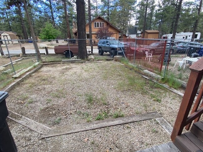 Building Photo - 982 Woodland Dr