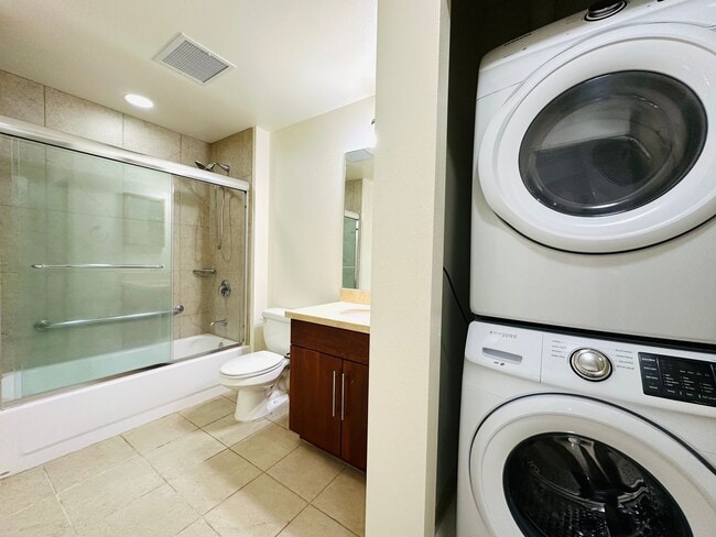 Building Photo - 2 Bedroom ,2 Bathroom, 2 Parking Condo (Ke...