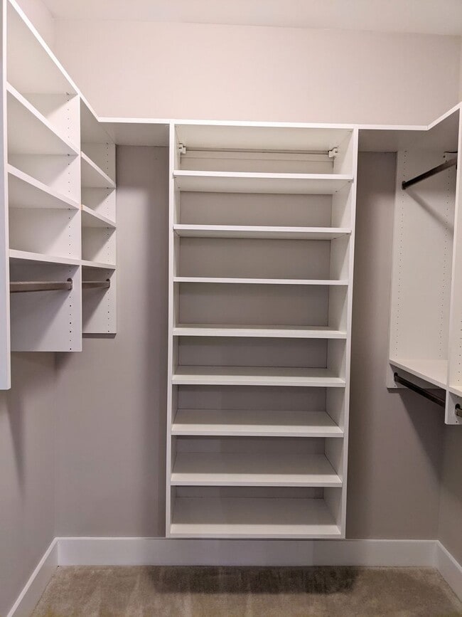 Building Photo - Beautiful Asheville Condo-Located in The Beaucatcher House!