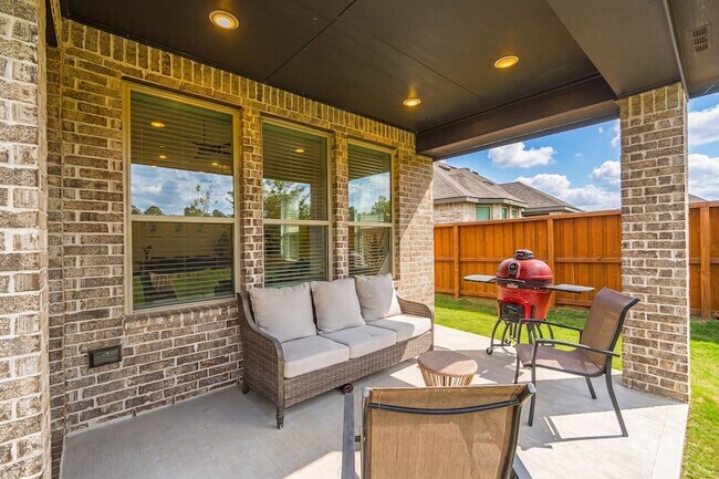 Building Photo - 8145 Overland Grv