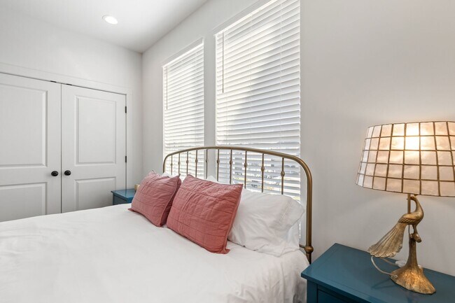 Building Photo - 500 Highland Oaks Ln