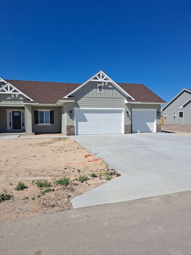 Building Photo - ALL PROSPECTIVE TENANTS MUST SUBMIT A $58 ...