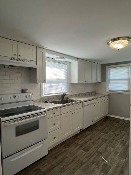 Building Photo - Charming 3 bed/2 bath, plus bonus, close to downtown and campus