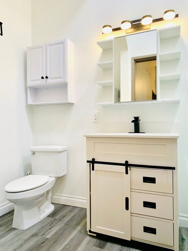 Building Photo - Live in the Heart of Little Italy! 2BD/2BA Modern Condo!