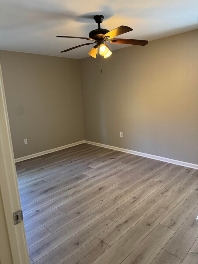 Building Photo - 7145 Claiborne Dr