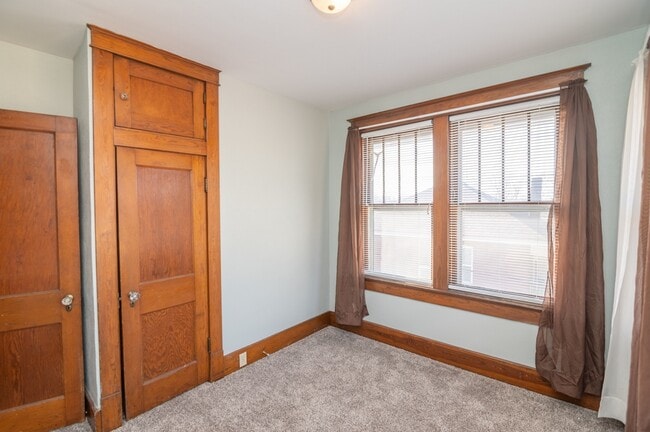 Building Photo - 306 Brooks St