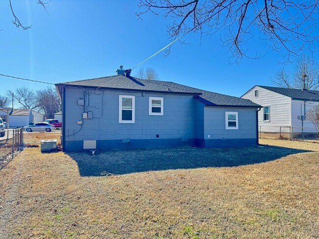 Building Photo - 809 Proctor Pl