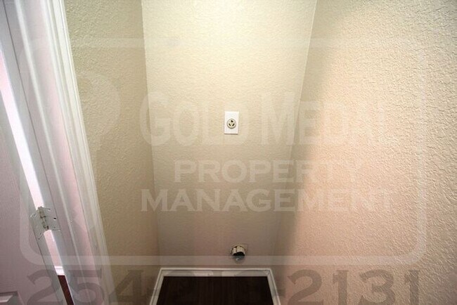 Building Photo - 3401 Barcelona Dr