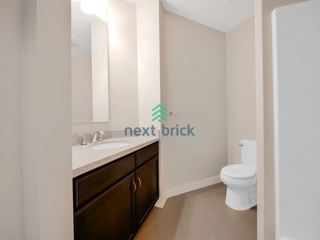 Building Photo - Beautiful 2 Bed 2 Bath for Rent with desig...